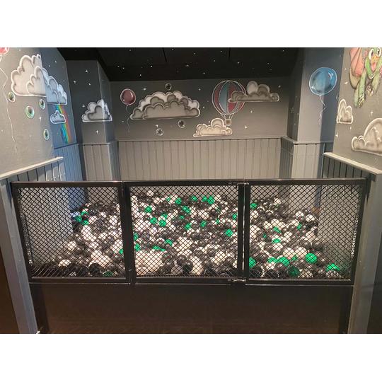 Joen Erikoiskalusteen valmistama pallomerialue Joensuun Rossossa.