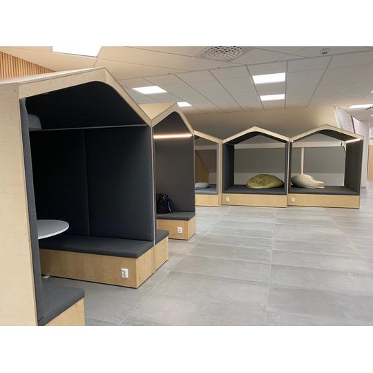 Ergonomisesti suunnitellut opiskelukopit tarjoavat yksityisyytt&auml; ja akustista eristyst&auml;. T&auml;ydellinen ratkaisu avokonttoreihin ja muihin yhteis&ouml;tiloihin.